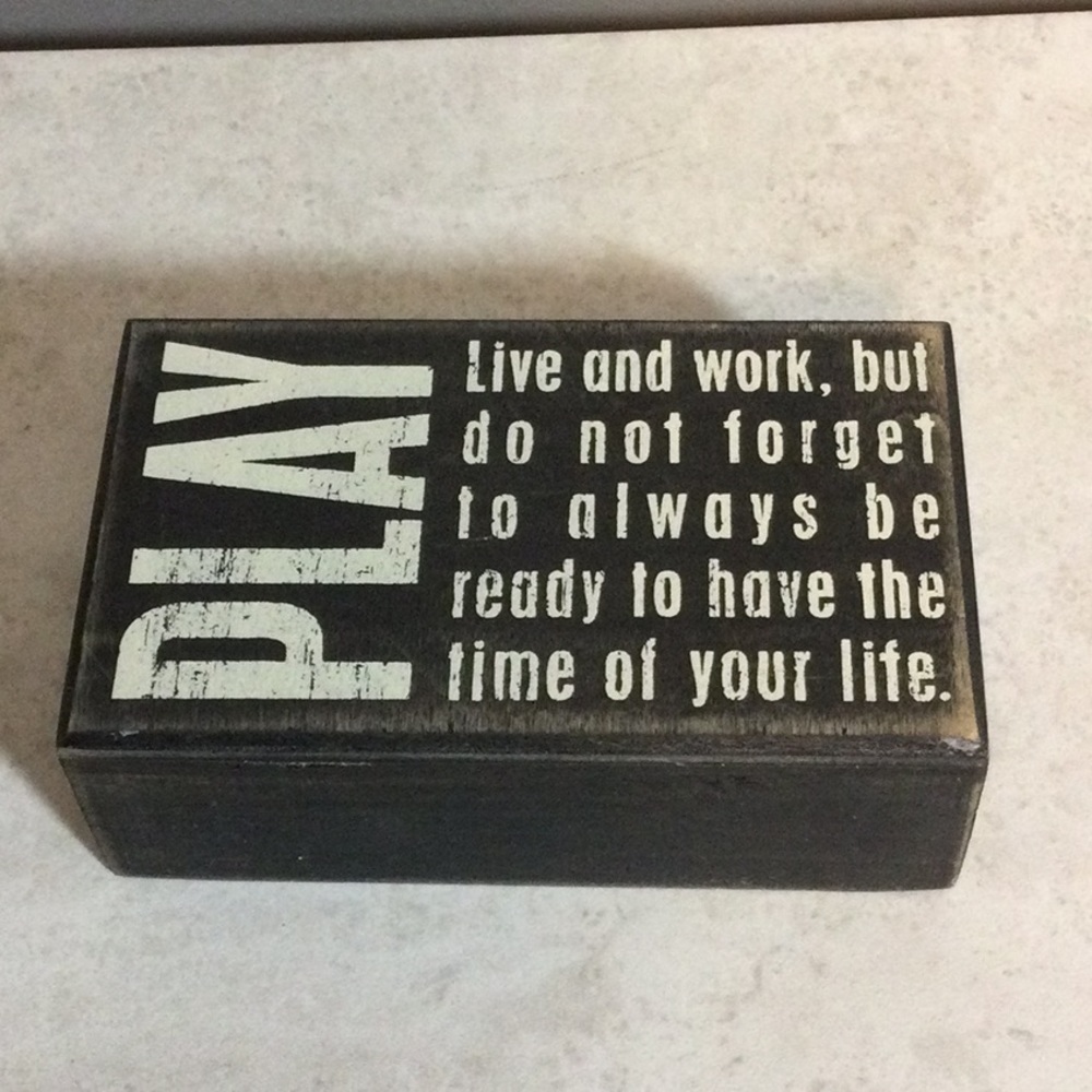 Play and Live Life wooden wall art sign - Picture 2 of 9